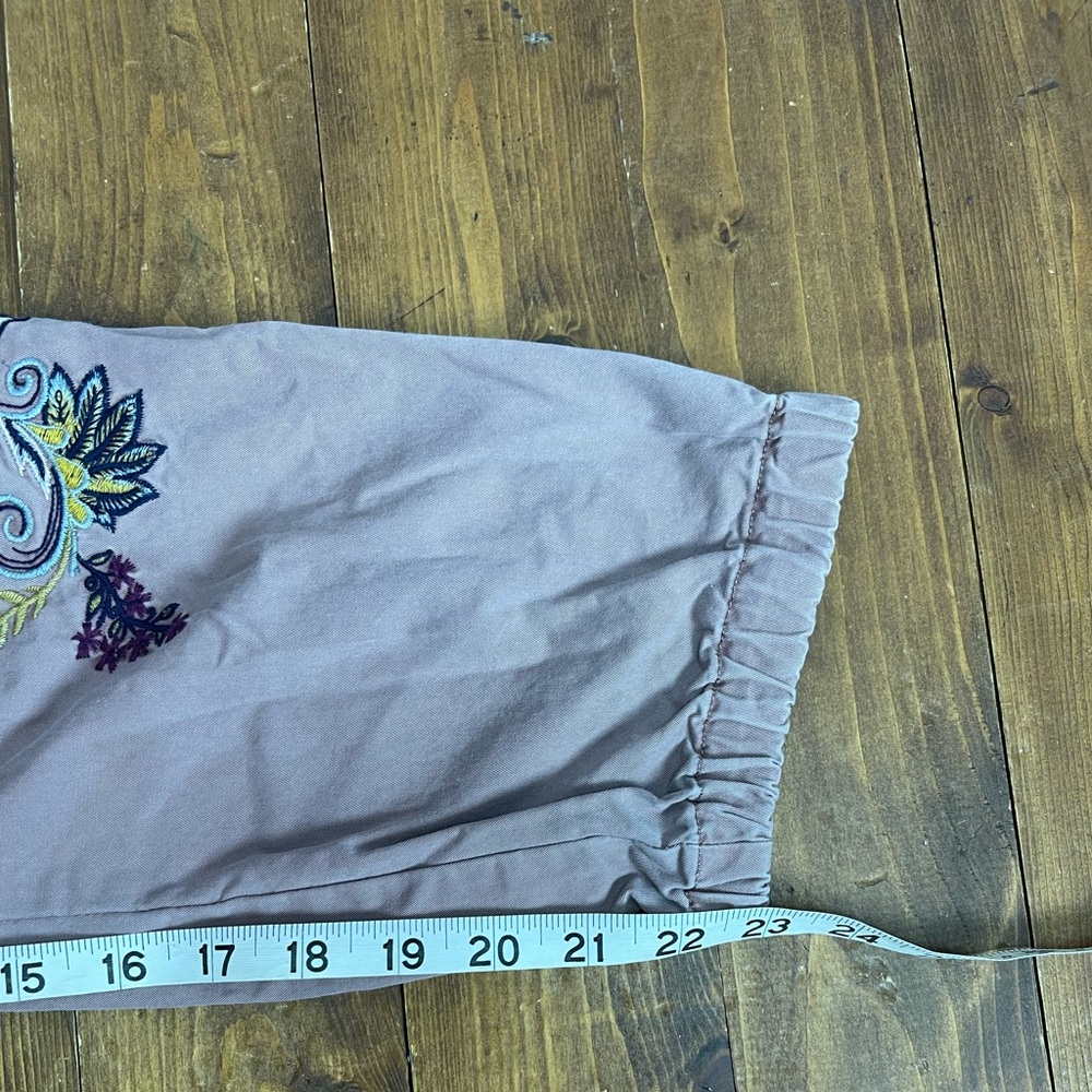 Sundance size 6P Vivant Embroidered Cargo Joggers Pants in a dusty mauve pink - Picture 8 of 8